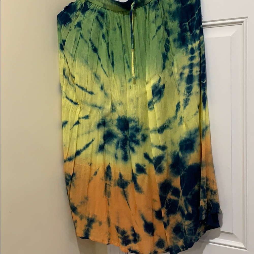 Mid length skirt